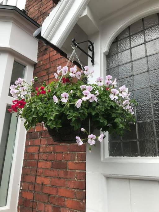 4 Avenue House * Scarborough